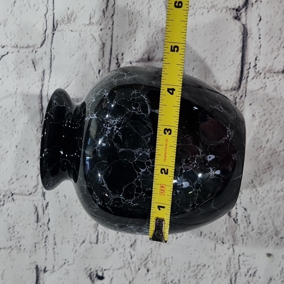 Vintage WANGS International black marble porcelain glossy small vase - Picture 6 of 6